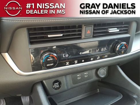 Used 2025 Nissan Rogue SV FWD image 18