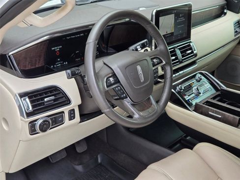 Used 2020 Lincoln Navigator Reserve w/ Luxury Package AWD/4WD image 10