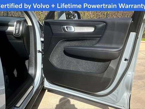Certified 2025 Volvo XC40 B5 Core image 24