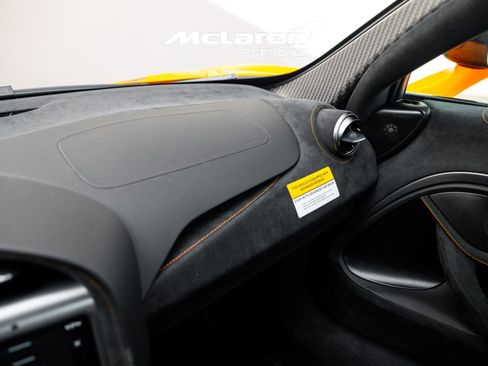 Used 2024 McLaren 750S Spider RWD image 28