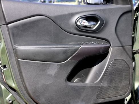 Used 2021 Jeep Cherokee Latitude Plus image 21