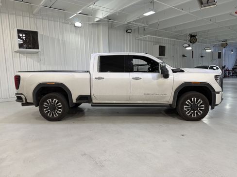 Used 2024 GMC Sierra 2500 Denali Ultimate image 6