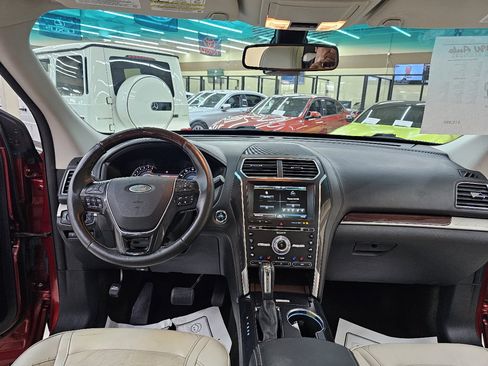 Used 2016 Ford Explorer Platinum image 31