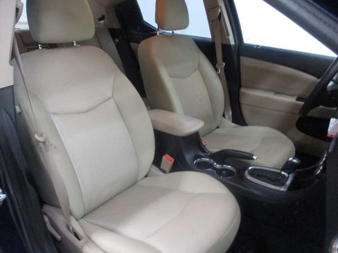 Used 2014 Dodge Avenger SE w/ Quick Order Package 27Z SE V6 FWD image 10