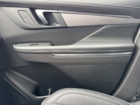 Used 2025 Buick Enclave Preferred image 21