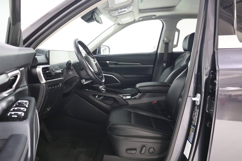 Used 2025 Kia Telluride S AWD/4WD image 18