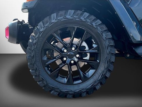 Used 2021 Jeep Wrangler Unlimited Sahara w/ Cold Weather Group AWD/4WD image 8