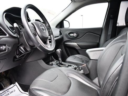Used 2019 Jeep Cherokee Limited AWD/4WD image 17