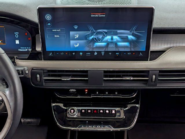 Used 2024 Lincoln Corsair AWD w/ Equipment Group 101A image 28