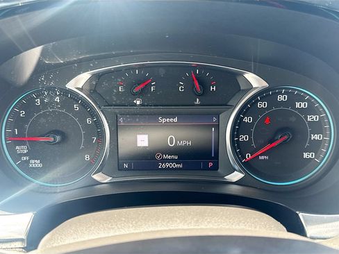 Used 2023 Chevrolet Traverse RS FWD image 13