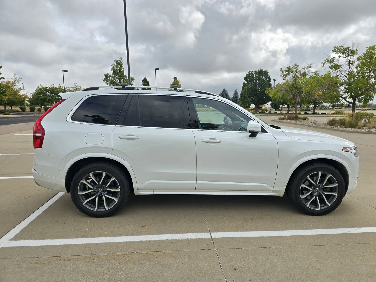 Used 2019 Volvo XC90 T6 Momentum w/ Advanced Package AWD/4WD image 7