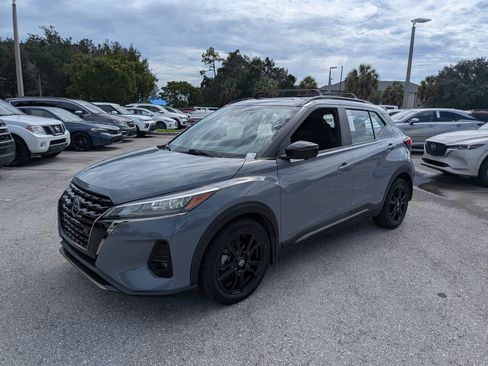 Used 2021 Nissan Kicks SR w/ Interior Electronics Package FWD image 8
