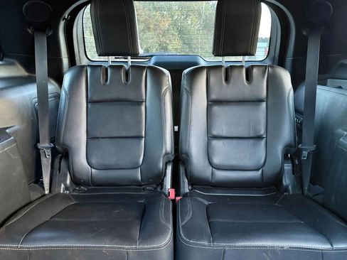 Used 2018 Ford Explorer Limited image 19