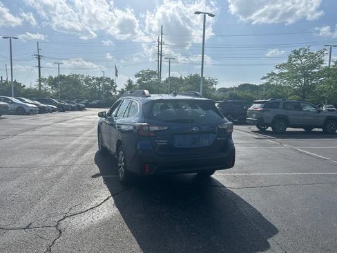 Certified 2022 Subaru Outback AWD/4WD image 3