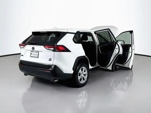 Used 2022 Toyota RAV4 LE AWD/4WD image 16