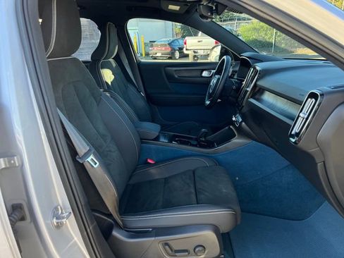 Used 2023 Volvo XC40 Recharge Ultimate image 11