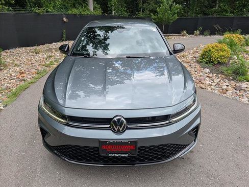 Certified 2025 Volkswagen Jetta Sport FWD image 8