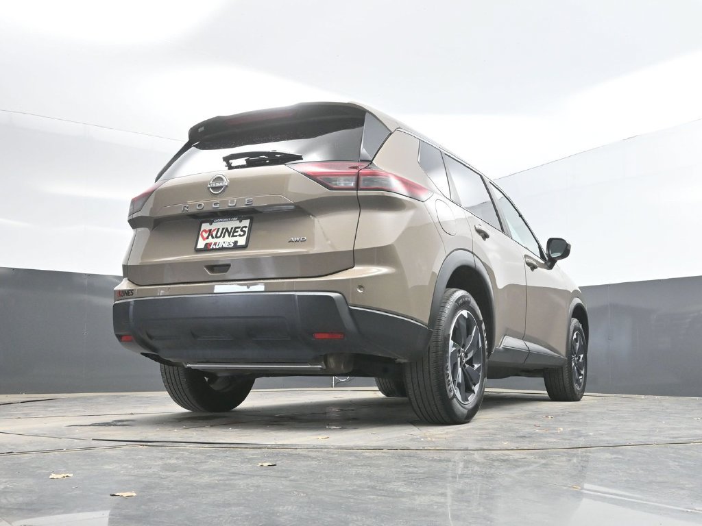 Used 2025 Nissan Rogue SV AWD/4WD image 34