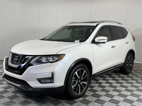 Used 2018 Nissan Rogue SL w/ Premium Package FWD image 2