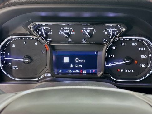 Used 2022 GMC Sierra 2500 AT4 w/ AT4 Preferred Package AWD/4WD image 12