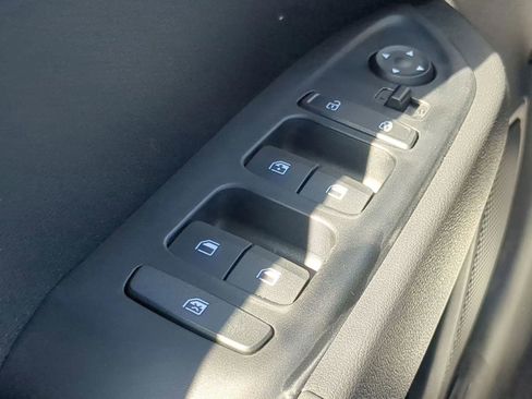 New 2025 Hyundai Venue Limited image 19