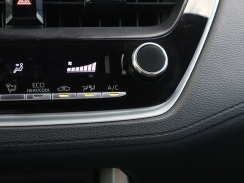 Used 2024 Toyota Corolla Cross SE image 29