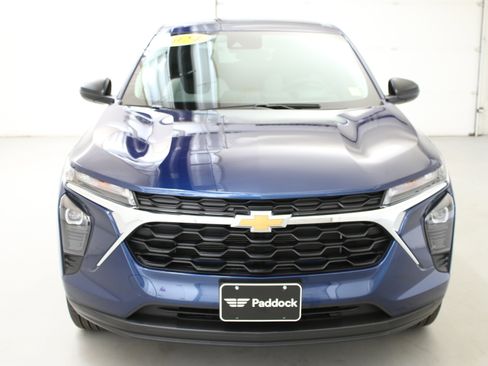 Used 2024 Chevrolet Trax LS FWD image 2