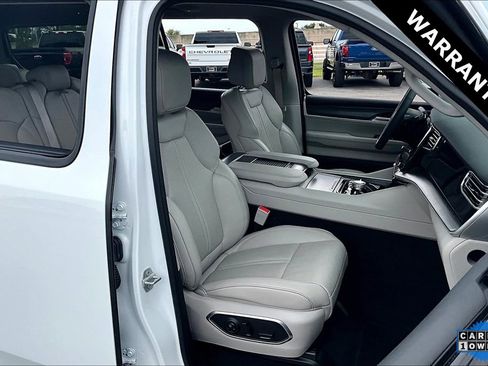 Used 2023 Jeep Wagoneer Series III w/ Preferred Equipment Group image 28