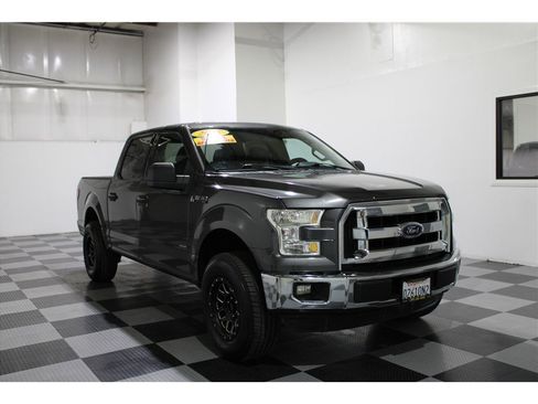 Used 2015 Ford F150 XLT image 2