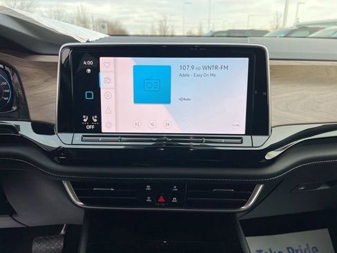 Used 2024 Volkswagen Atlas SE image 16