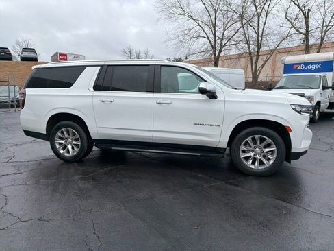 Used 2023 Chevrolet Suburban Premier image 4