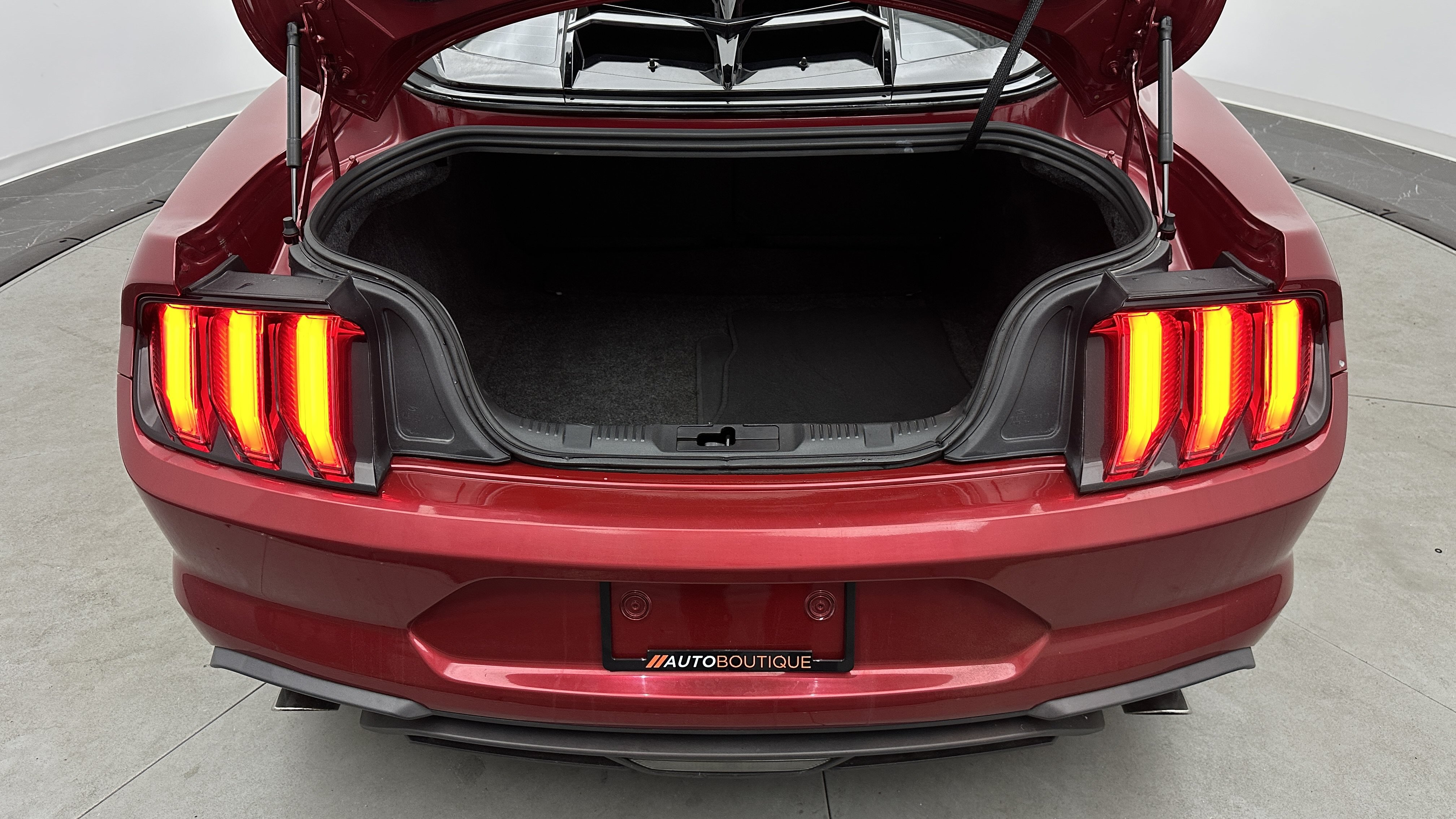 Used 2020 Ford Mustang Coupe RWD image 23