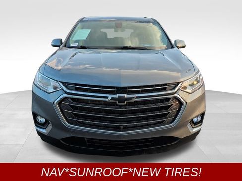 Used 2020 Chevrolet Traverse LT w/ LT Premium Package image 2