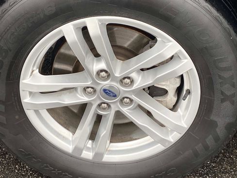 Used 2021 Ford Explorer XLT w/ Equipment Group 202A AWD/4WD image 31