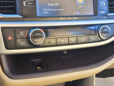 Used 2017 Toyota Highlander XLE image 22