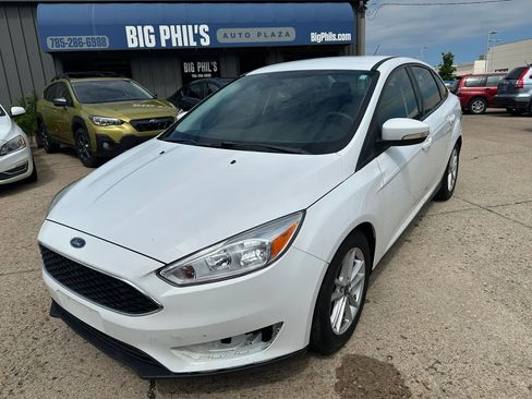 Used 2017 Ford Focus SE FWD image 3