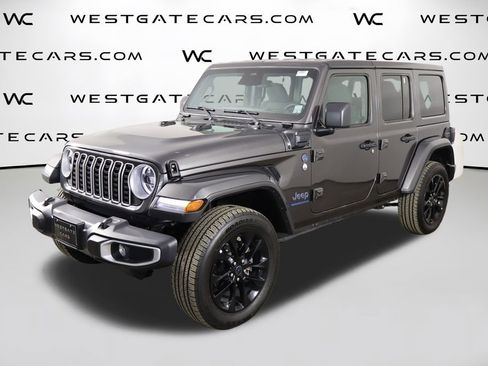 Used 2025 Jeep Wrangler Unlimited Sahara w/ Safety Group image 1