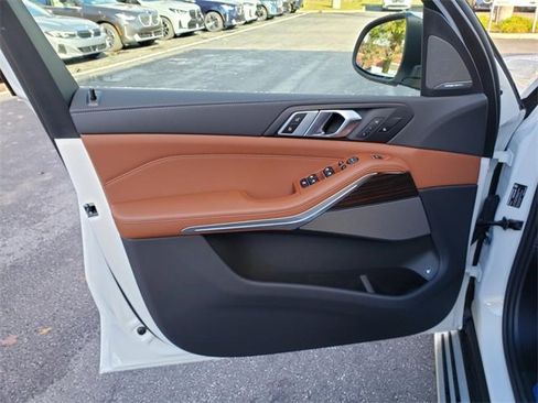 New 2026 BMW X5 xDrive50e image 10