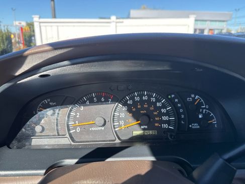 Used 2002 Toyota Tundra Limited image 12