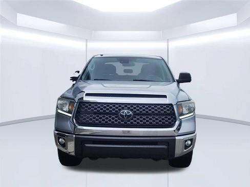 Used 2018 Toyota Tundra SR5 w/ SR5 Upgrade Package AWD/4WD image 2