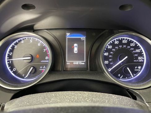 Used 2018 Toyota Camry LE w/ Moonroof Package image 5