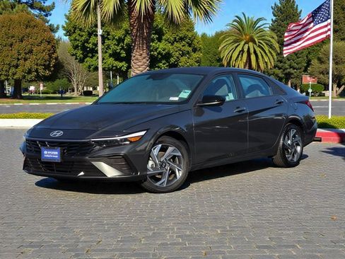 Certified 2025 Hyundai Elantra Sport image 2