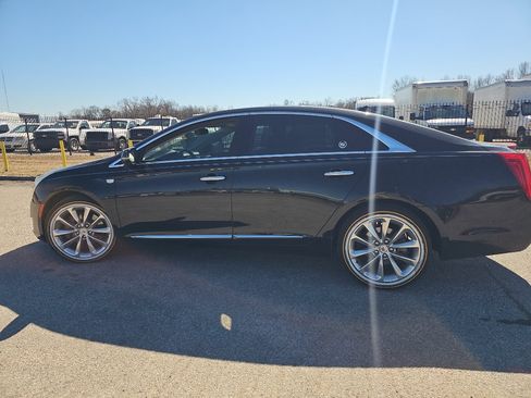 Used 2013 Cadillac XTS Premium image 3