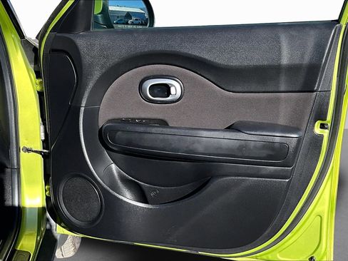 Used 2016 Kia Soul + image 17