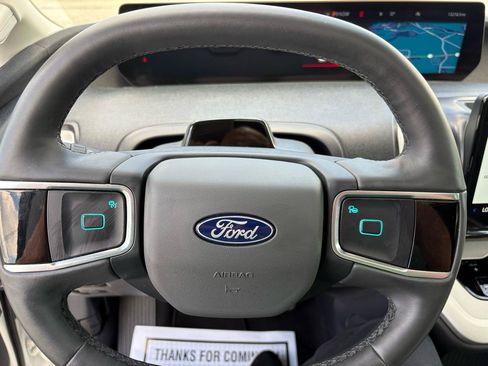Used 2025 Ford Expedition Active AWD/4WD image 29