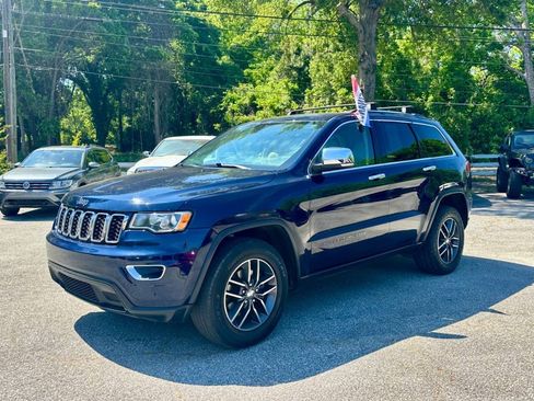 Used 2017 Jeep Grand Cherokee Limited AWD/4WD image 3