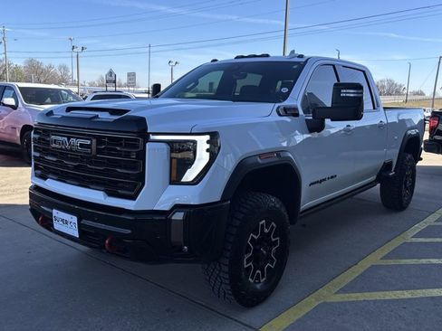 Used 2024 GMC Sierra 2500 AT4X image 11