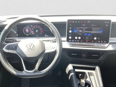 Used 2026 Volkswagen Tiguan SE AWD/4WD image 10