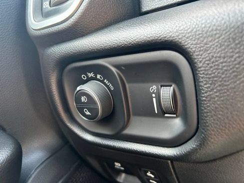 Used 2022 RAM 1500 Lone Star AWD/4WD image 17