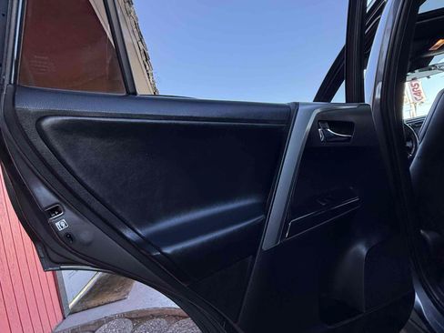 Used 2018 Toyota RAV4 SE w/ All Weather Liner Package FWD image 94